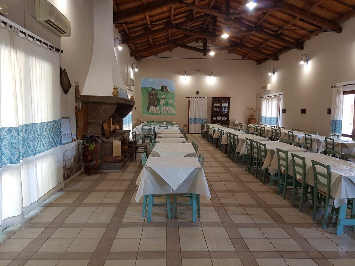 Agriturismo Agrifoglio San Giovanni Suergiu Bagian luar foto